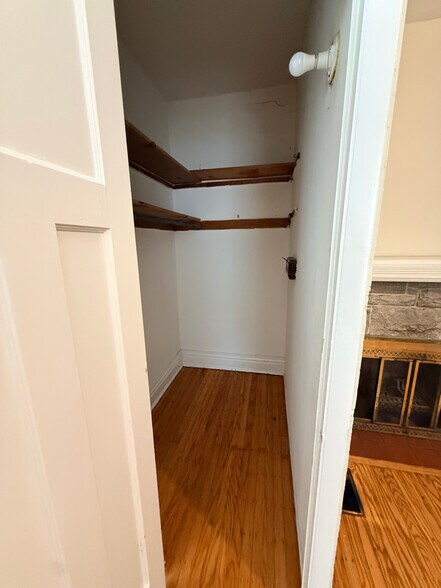 Building Photo - 215 Norbourne Blvd