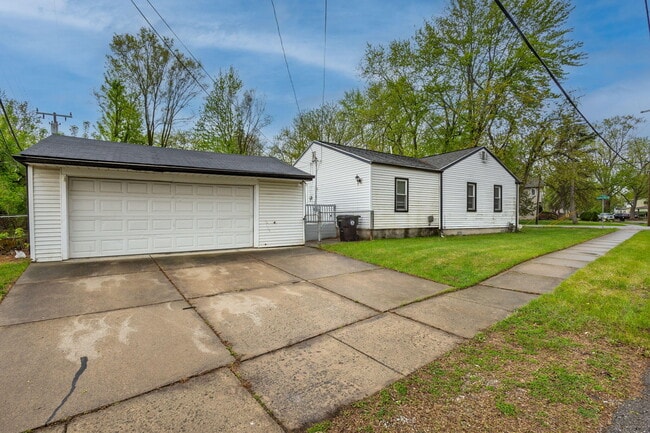 Building Photo - 15398 Garfield St