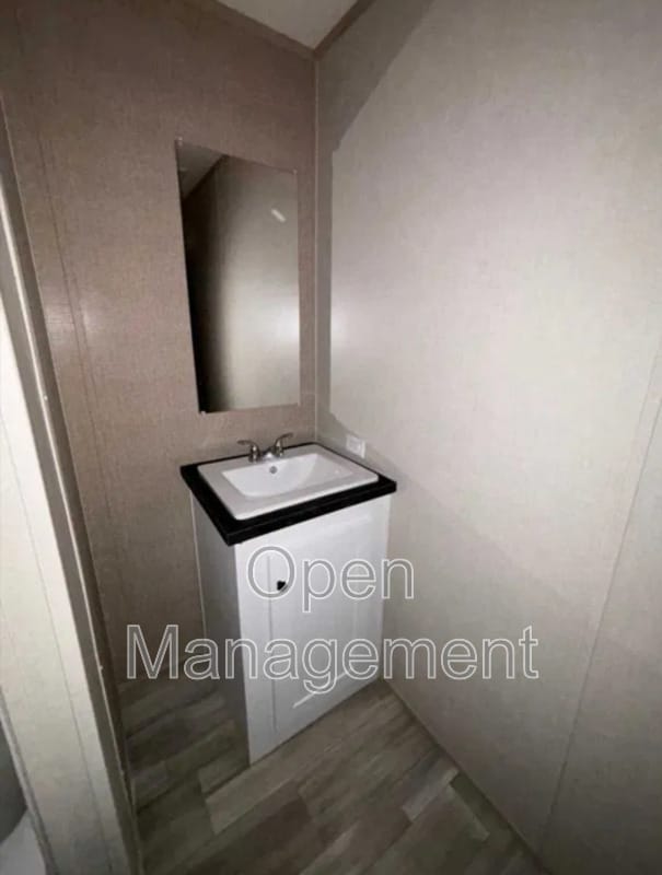 Building Photo - 356 Bayhead Dr