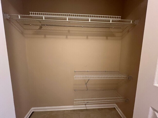 Building Photo - 1706 Meadow Oak Ct