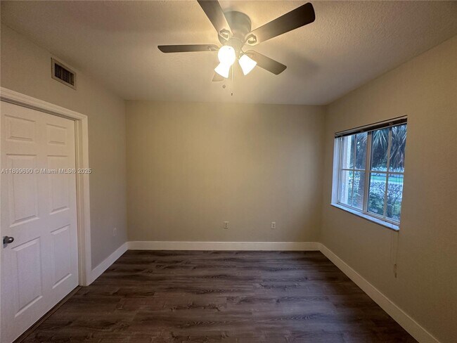 Building Photo - 2520 Centergate Dr