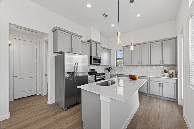 Building Photo - 1213 Mercantile St