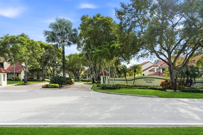 Building Photo - 15 Lexington Ln E