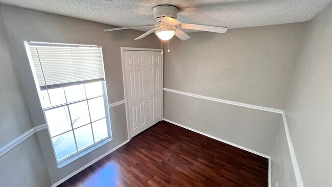 Building Photo - Beautiful 3/2 Home Located In Waterford La...