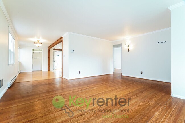 Building Photo - Stylish Three Bedroom Retreat with fully fenced yard and storage!