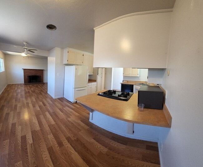 Building Photo - 4 bed 3 baths!  House ideally located close to campus, shopping, Bishop Peak