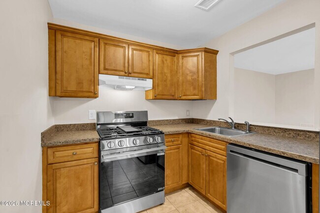 Building Photo - 2101 Bayhead Dr