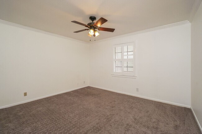 Building Photo - Fredericksburg_8415