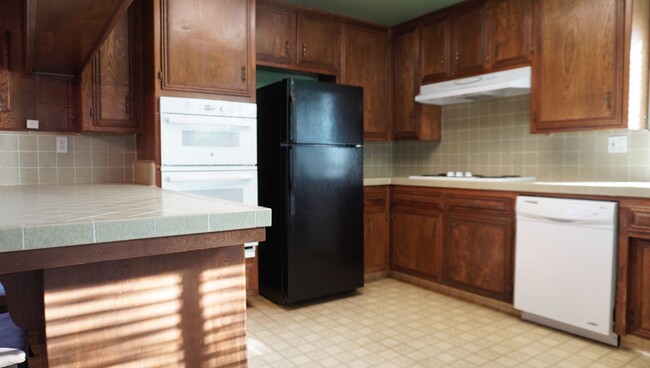 Building Photo - Single-Family Home in a Prime Location.