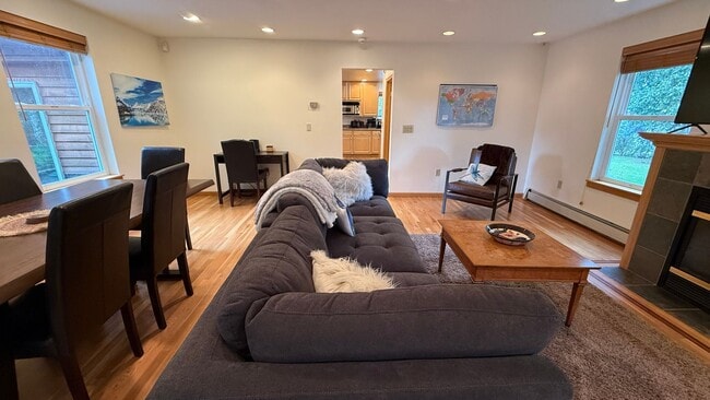 Building Photo - Beautiful Downtown House w/Inlet Views! Av...