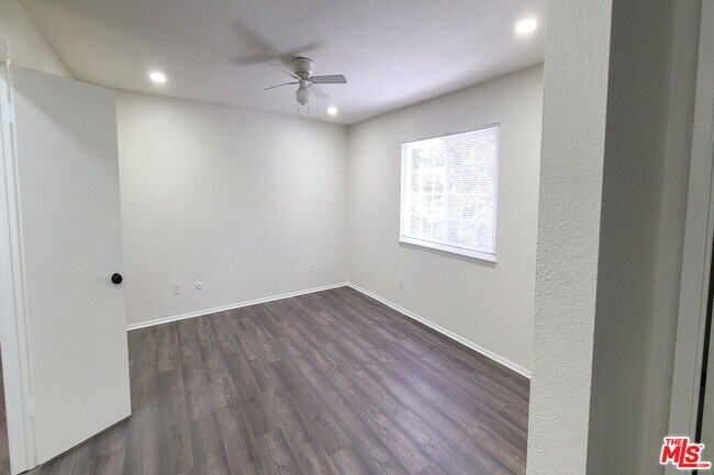 Building Photo - 10000 Hanna Ave