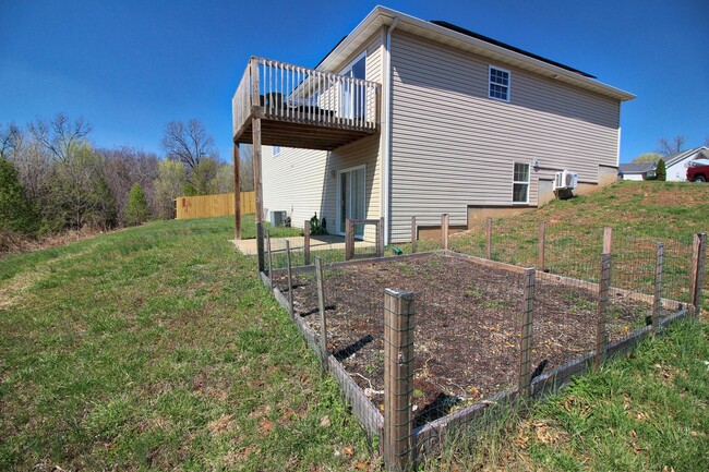 Building Photo - Available 6/16