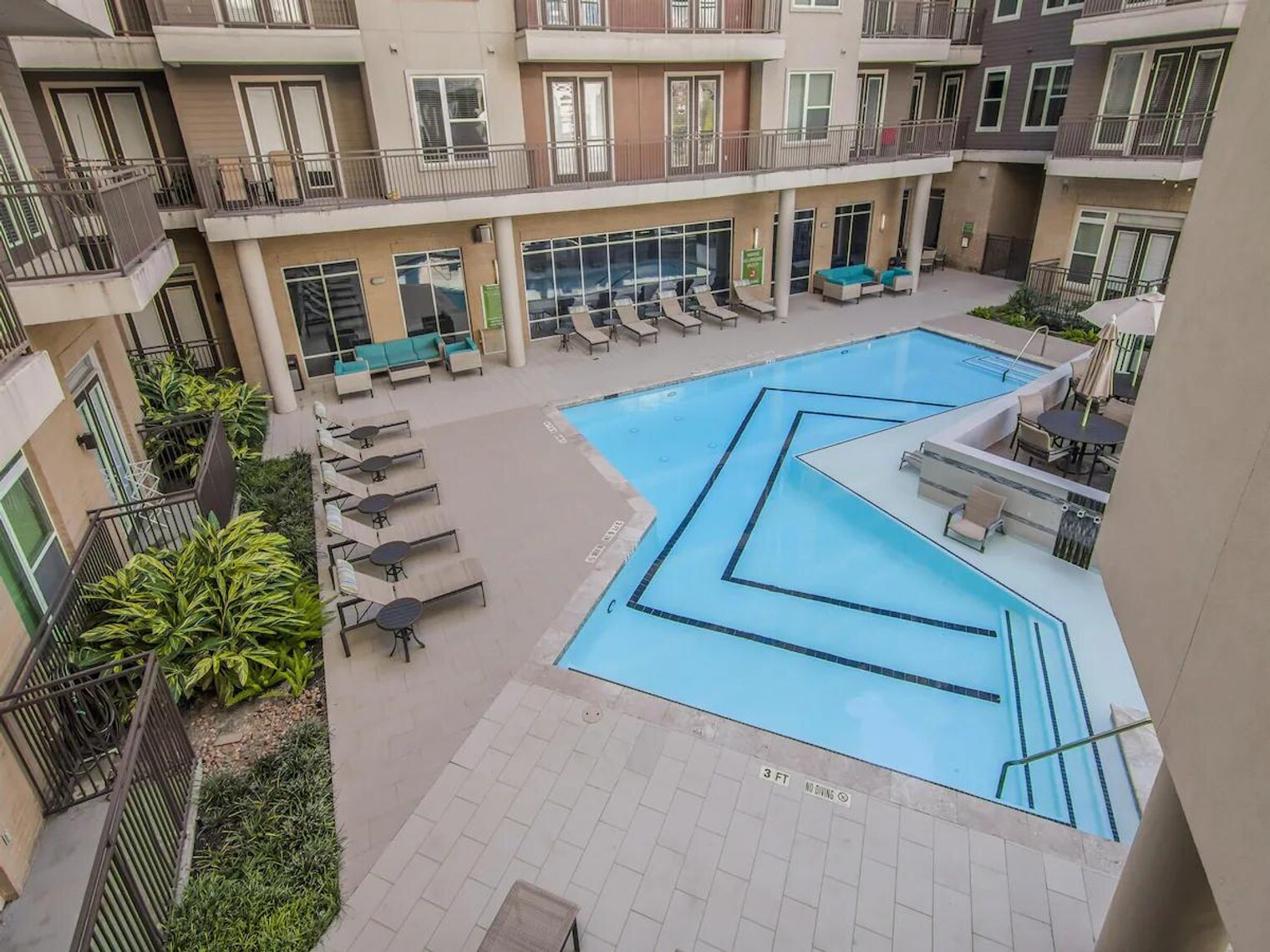 Building Photo - 1915 Canterbury St