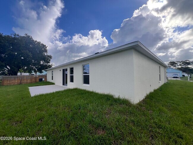Building Photo - 340 Wendover Rd SW