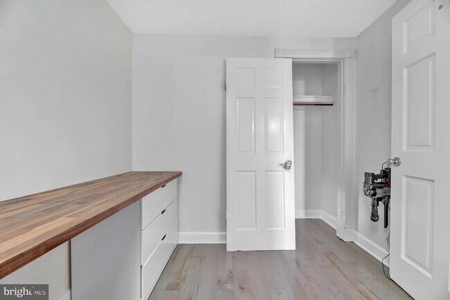 Building Photo - 639 20th St NE