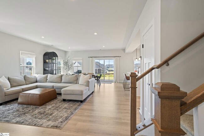 Building Photo - 680 Lady Fern Dr