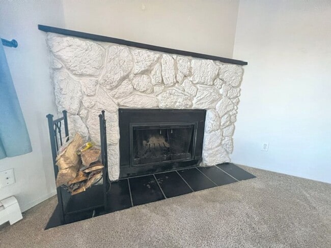 Building Photo - Spacious & Bright Top Floor Condo in East Anchorage, Close to Base + W/D In Unit!