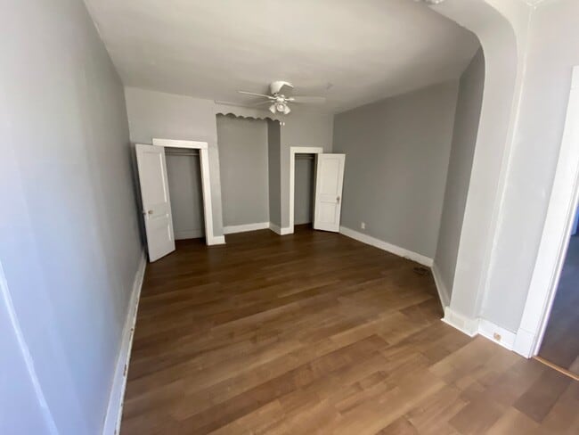 Building Photo - LAD920