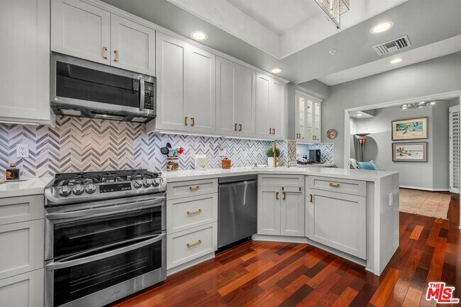 Building Photo - 11740 Sunset Blvd