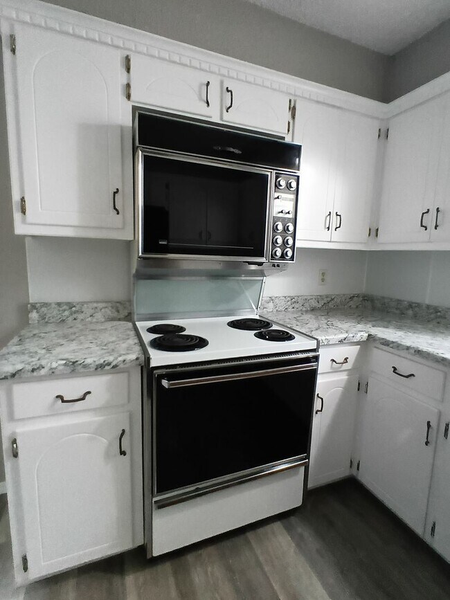 Building Photo - 107 W Campbell Dr