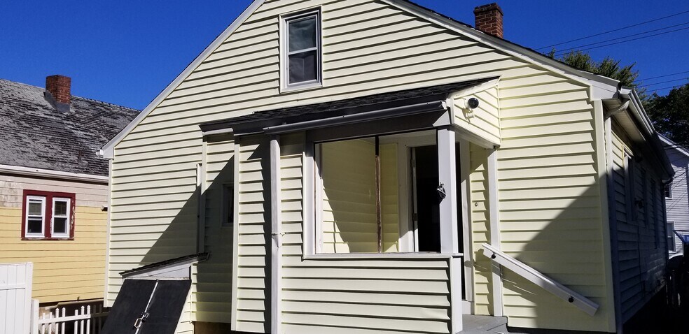 Building Photo - 60 Admiral St