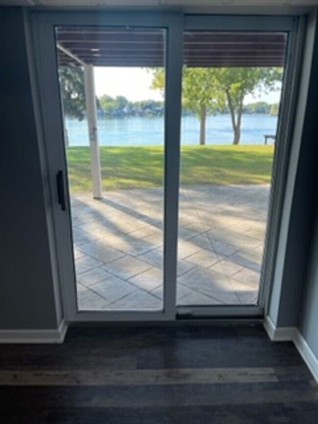 Building Photo - Lake Oakland Lakefront Home - 3 Bedroom 2 ...