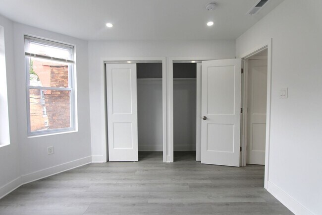 Building Photo - 103 E Coulter St