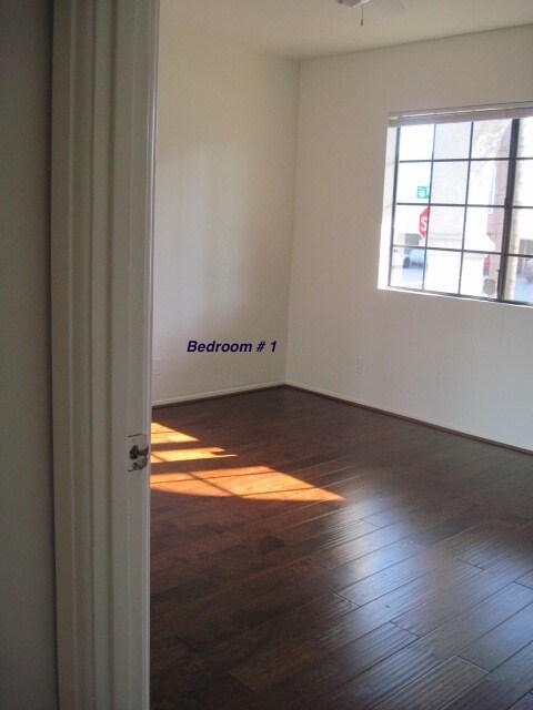 Building Photo - 4076 McLaughlin Ave