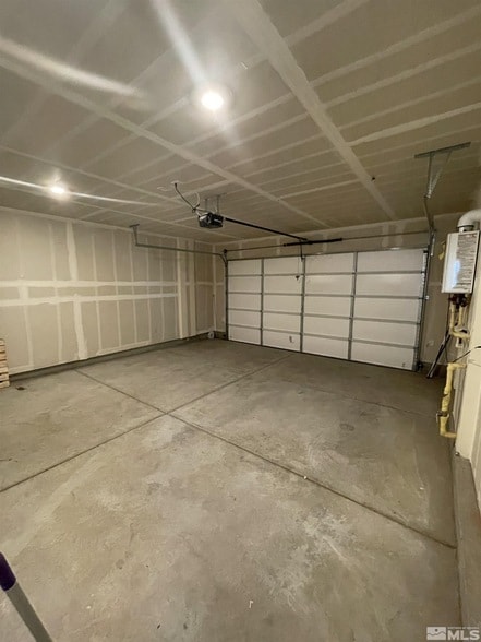 Building Photo - 8839 Wolf Moon Dr