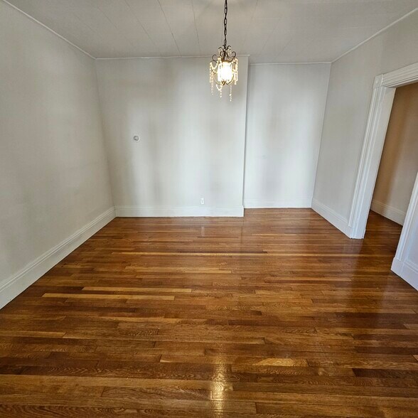 Building Photo - 384 Washington St