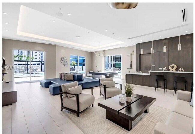 Building Photo - 1010 SW 2nd Ave