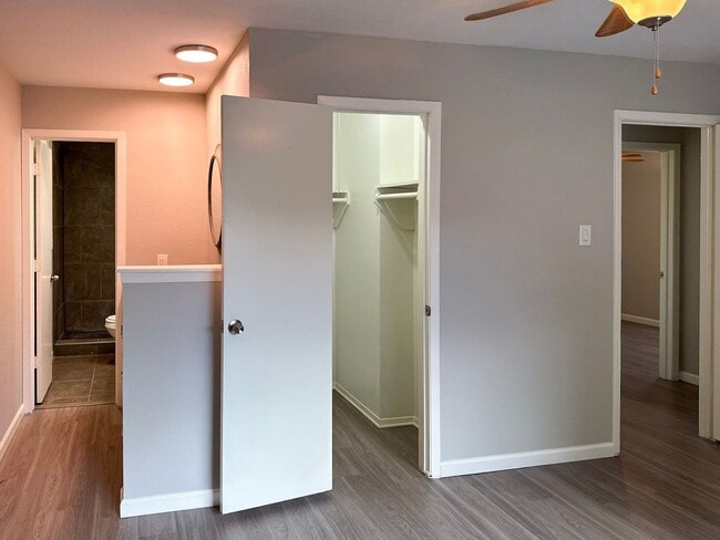 Building Photo - 3 Bedroom / 2 Bath / 2 Car Garage