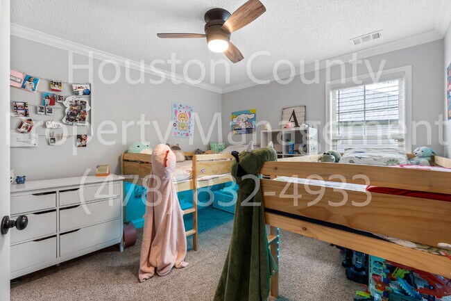 Building Photo - "Charming 3-Bedroom Home with 2 Full Baths...