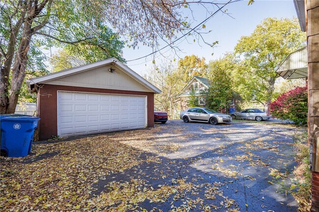 Building Photo - 1609 Culver Rd