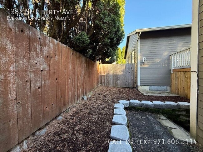 Building Photo - 1382 SE Liberty Ave