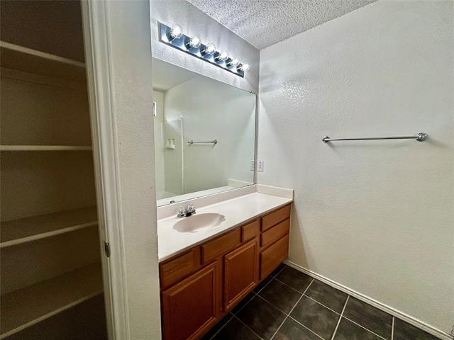 Building Photo - 909 Meadowlark Dr