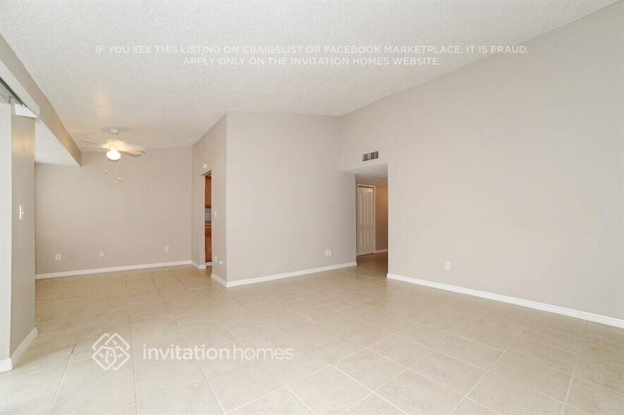 Building Photo - 2324 Fulton Way SW