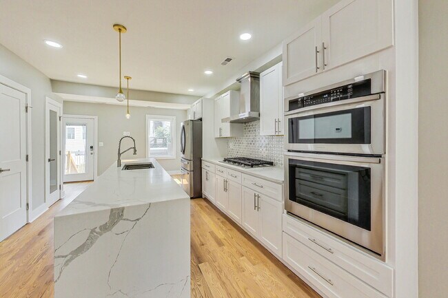 Building Photo - 1124 Owen Pl NE