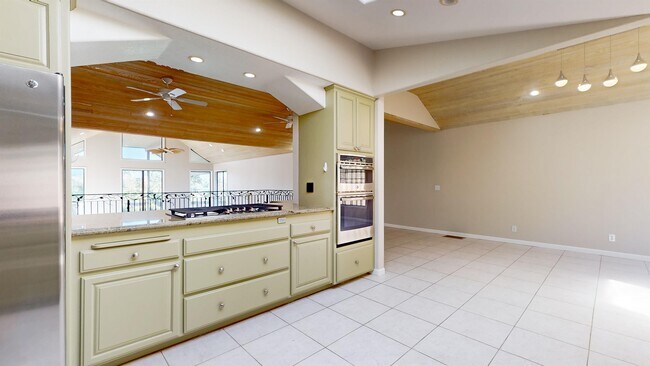 Building Photo - 9168 Eastside Rd