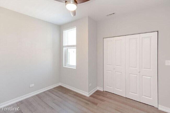 Building Photo - 2 br, 2 bath Townhome - 2907 Ellwood Ave