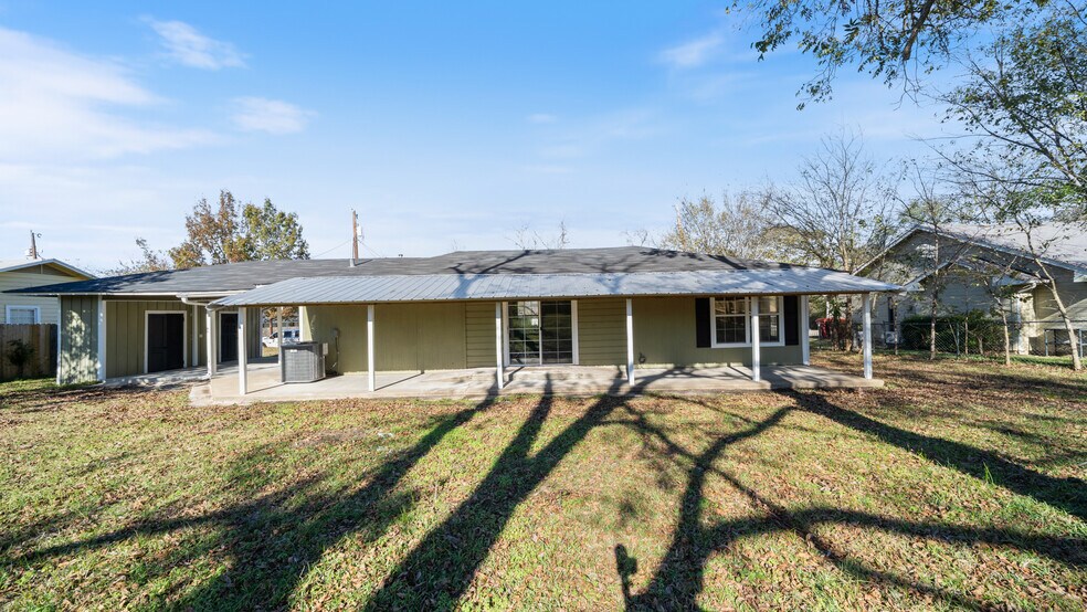 Building Photo - 403 Prairieville St