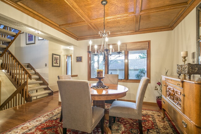 Building Photo - Breathtaking Three Bedroom Townhouse In The Pinery On The Golf Course