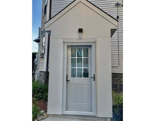 Building Photo - 726 Metropolitan Ave