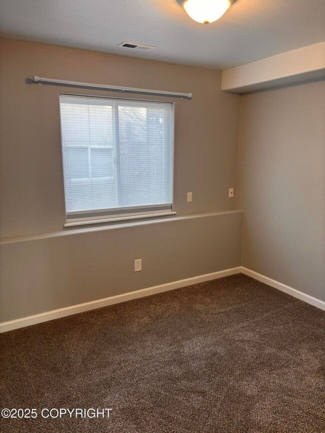 Building Photo - Beautiful East Anchorage 3 Bedroom Home!