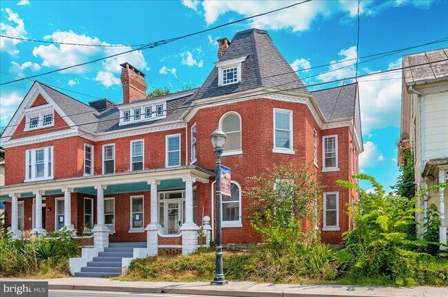 Building Photo - 21 S Main St