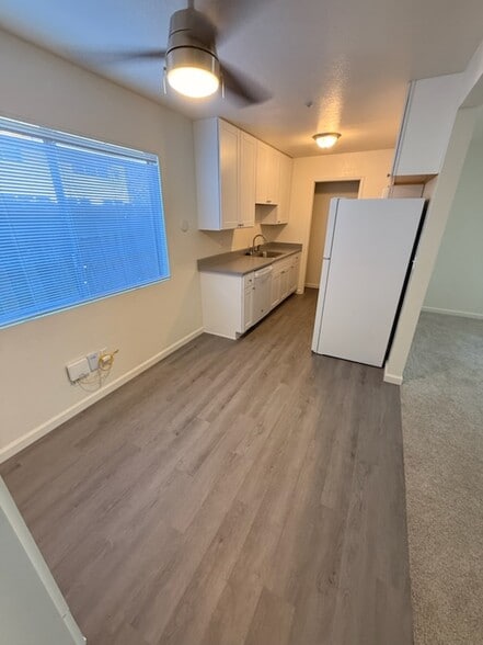 Building Photo - 445 S E St