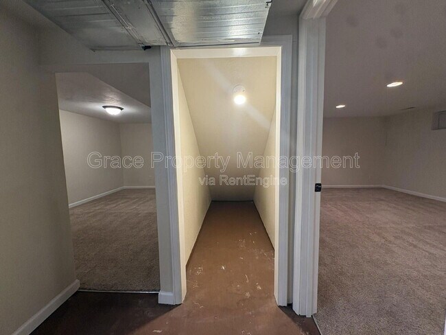 Building Photo - 3183 Vaughn St