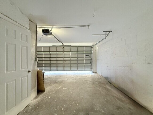 Building Photo - 2658 Sunny Breeze Ave