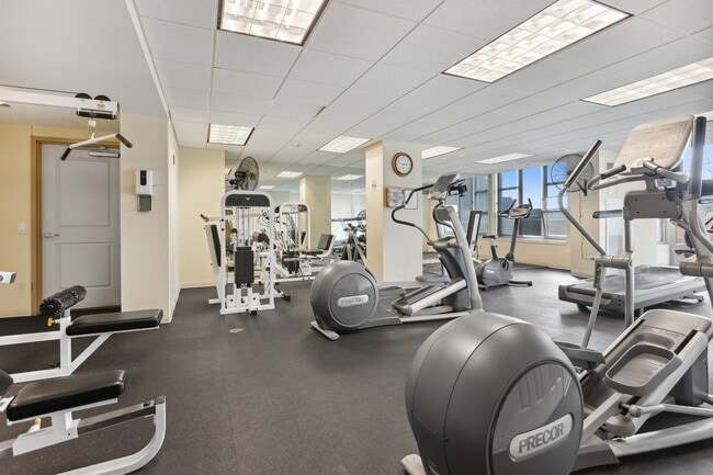 Building Photo - 200 N Jefferson St