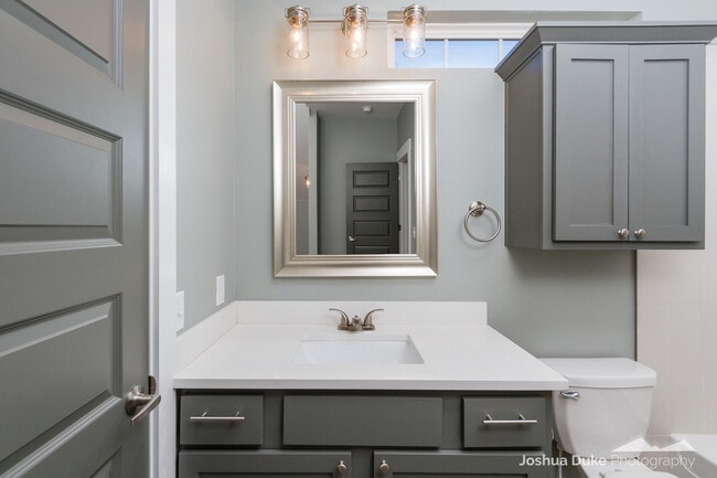 Building Photo - Pre-Leasing Modern Style Home Minutes from Campus and Downtown Fayetteville